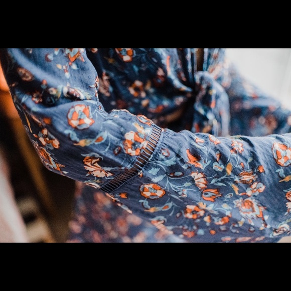 Bell Sleeve Deep-V Romper - Picture 3 of 3